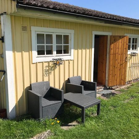 Gaeststuga I Loefsaeng Hajstorp Töreboda Exterior foto