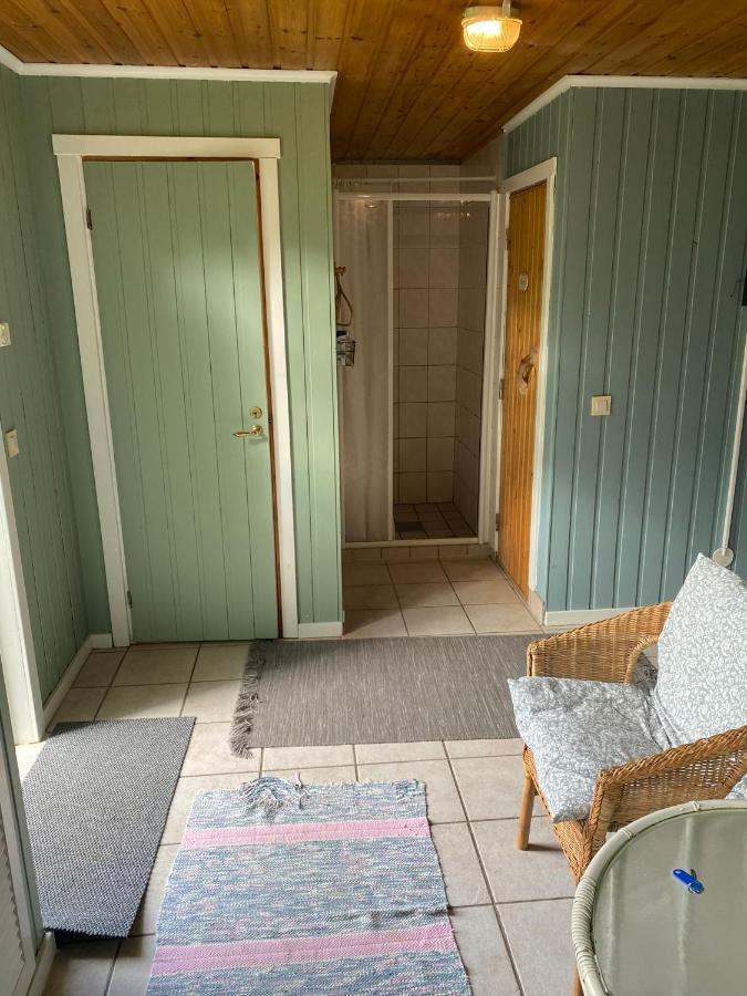 Gaeststuga I Loefsaeng Hajstorp Töreboda Exterior foto