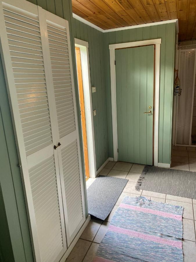Gaeststuga I Loefsaeng Hajstorp Töreboda Exterior foto