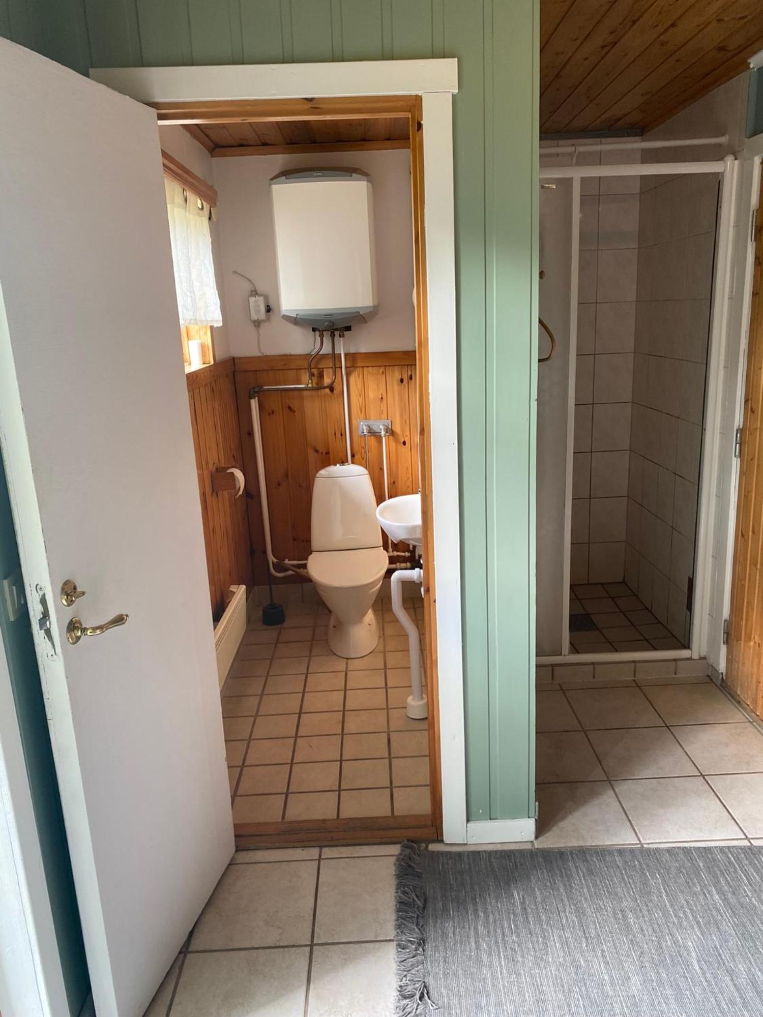 Gaeststuga I Loefsaeng Hajstorp Töreboda Exterior foto